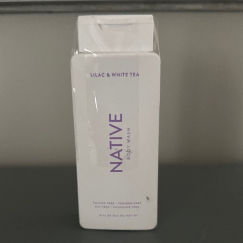 Native Lilac & White Tea Body Wash - White and Purple